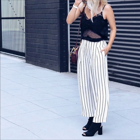 Topshop Pants - Adorable TopShop Striped Wide Leg Crop Pants❣️
